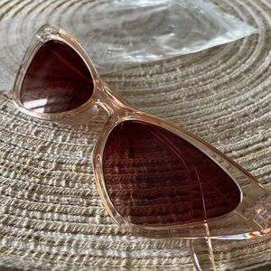 NWT clear peach frame Sunglasses with Brown Lenses trendy cat eye fashion 1950s